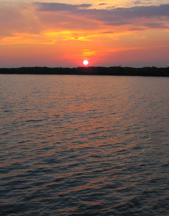 erie-cruise-sun-set-rays